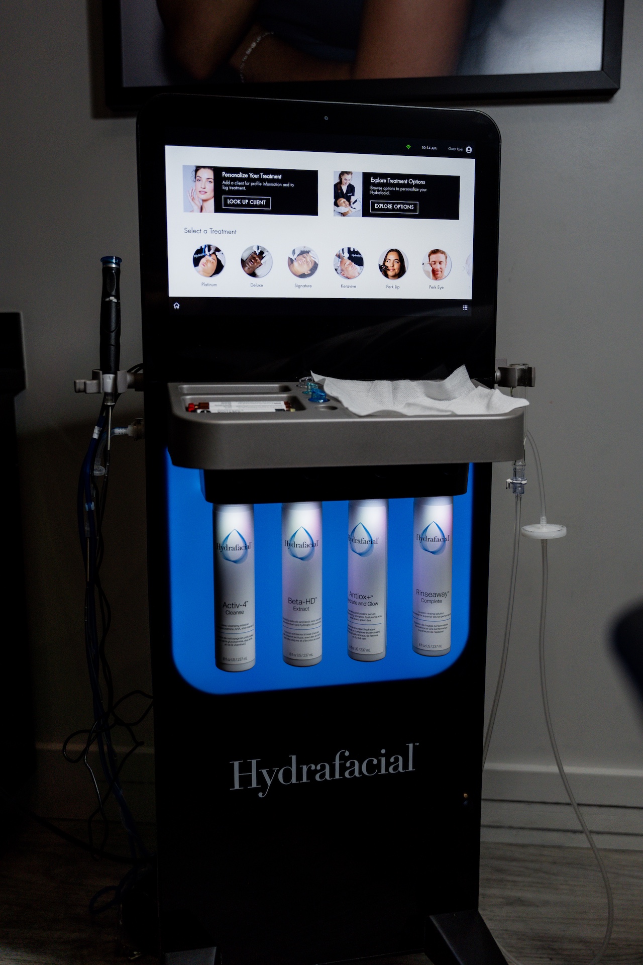 HydraFacialMachine_Dallas-1 Cleanse, extract, and hydrate the skin using Hydrafacial's patented super serums.